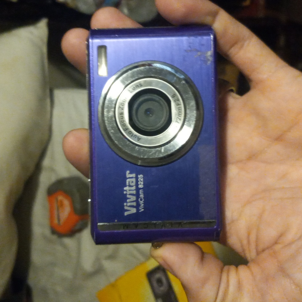 Vivitar vivicam 8225 compact digital camera